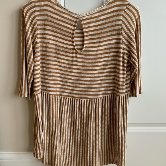 Mustard/Gold Striped Flowy 3/4 Sleeve Top - Picture 4 of 4